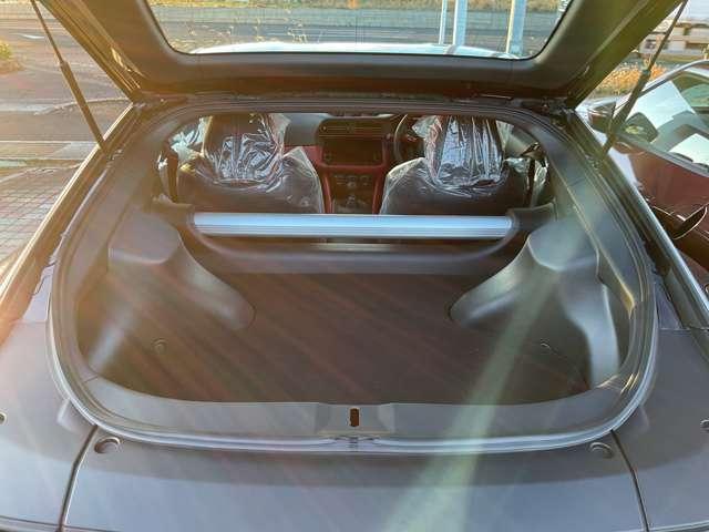 �X�|�[�c�J�[�ł����g�����N�e�ʂ���������m�ۂ���Ă���܂��B