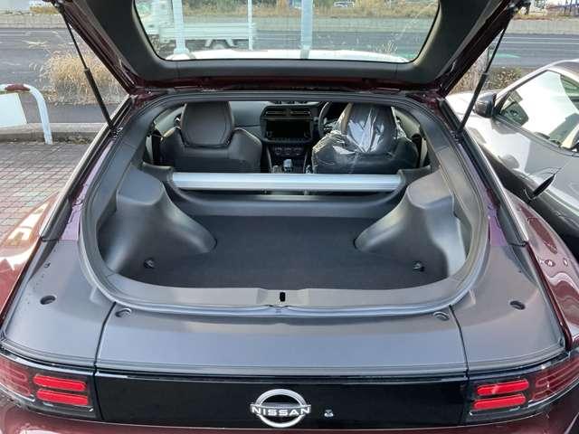 �X�|�[�c�J�[�ł����g�����N�e�ʂ���������m�ۂ���Ă���܂��B