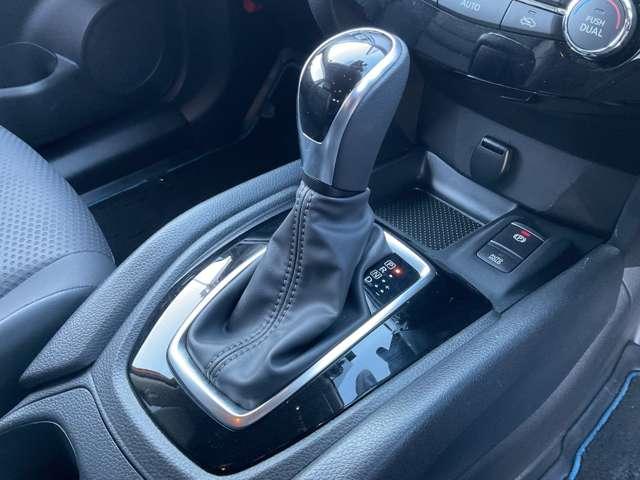 エクストレイル ２．０　２０Ｘｉ　ハイブリッド　４ＷＤ　プロパイロット／全席シートヒーター／運転席　ＬＥＤ　アダプティブクルーズコントロール　パートタイム４ＷＤ　ドライブレコーダー　ＥＴＣ　エアコン　Ｒカメラ　アルミ　ＡＢＳ　ＴＶナビ　メモリーナビ　ワンセグＴＶ　寒冷地仕様　キーレスエントリー（9枚目）