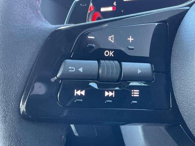 �X�e�A�����O�X�C�b�`�Ń��[�^�[���Ŏԗ��̊e��ݒ�A�I�[�f�B�I�̑��삪�\�ł��B