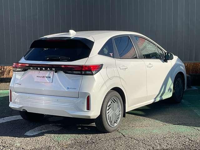 ���т₩�ȃz���C�g�p�[���̃{�f�B���X�^�C���b�V���ł��B���Ђ������������������Ԃł��B