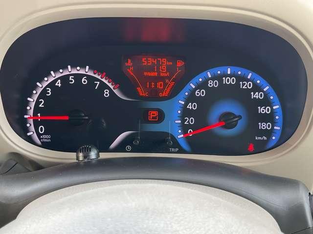 �V���v���ȃ��[�^�[�p�l���f�U�C���ƂȂ��Ă���܂��B