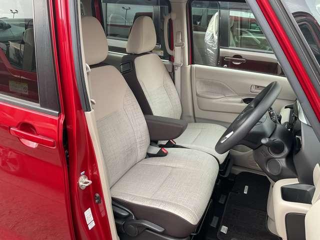 ルークス 660 X 純正ナビ/アラウンドビューモニター/左オー 地デジ 緊急ブレーキ レーンアシスト ワンオ-ナ-車 アイドリングS インテリキー ドラレコ サイドエアバック Bカメラ パワーウインドウ 盗難防止装置(5枚目)