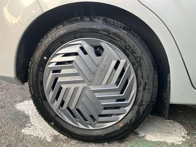 �V���[�v�ȃf�U�C���������������z�C�[���L���b�v�ł��B