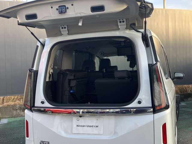 �m�f���A���o�b�N�h�A�n�Z���i�̓����̂ЂƂ����̃o�b�N�h�A���㔼�������J�\�Ȃ̂ŁA��낪�����ۂɖ𗧂��܂��ˁ�