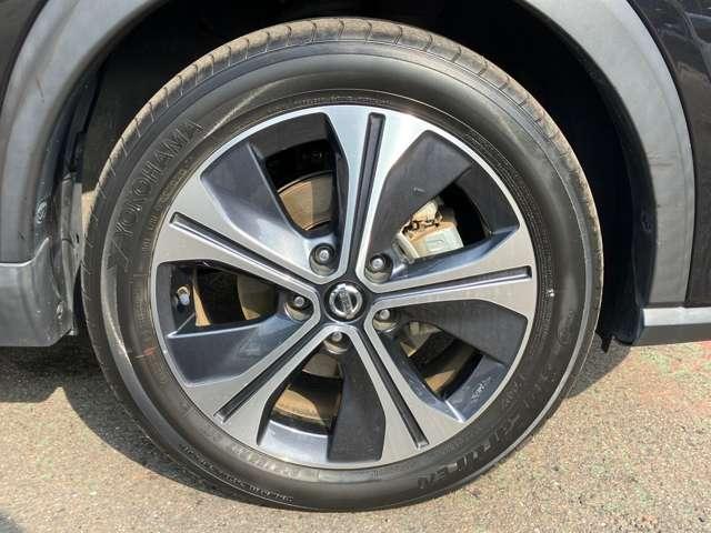 �X�^�C���b�V���Ȑ�p�����A���~�z�C�[�������B�������j���ƒ�R������˔������G�R�^�C�����̗p���Ă��܂��B