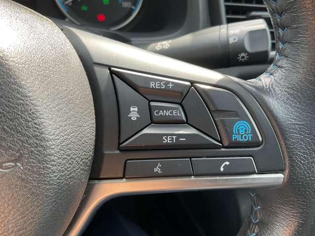 �y�C���e���W�F���g���[���~���[�z�ł��B�ԗ�����̃J�����f�����~���[�i�t����ʁj�Ɏʂ�̂ŁA��Ȃ̐l��ו����ʂ肱�݂܂���B��Ԃ∫�V��ł����E���ǍD�ł���