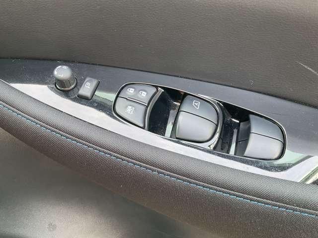 �ԓ��̃o�C�U�[�Ƀ~���[�����Ă���܂��B