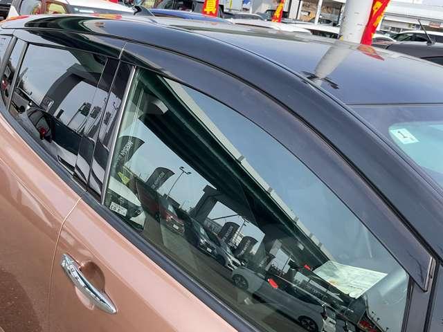 �X�^�C���b�V���Ȑ�p�����A���~�z�C�[�������B�������j���ƒ�R������˔������G�R�^�C�����̗p���Ă��܂��B