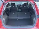 後部座席を前に倒すと広くなり、大きい荷物でも入るスペースができます。