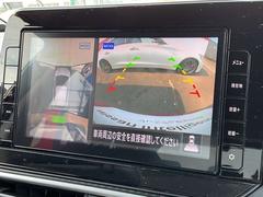 空から車を見たような「アラウンドビューモニター」！車の周りが一目で確認できるので、小さなお子様や障害物があっても安心して乗ることができます♪ 3