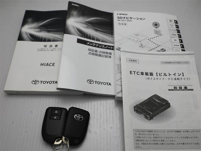 ハイエースバン スーパーＧＬ　ダークプライム　衝突軽減　ＤＶＤ再生　ミュージックプレイヤー接続可　キーレス　４ＷＤ　ＥＴＣ　横滑り防止機能　メモリーナビ　ＬＥＤヘッドランプ　Ｗエアバック　１００Ｖ　エアコン　パワーウインドウ　スマートキー　ＡＢＳ（28枚目）