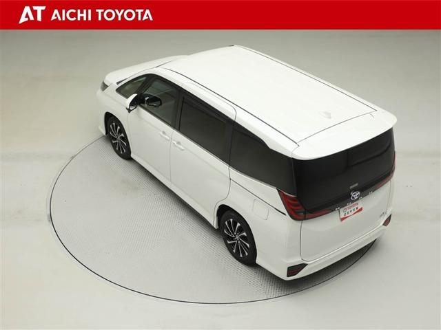 ノア ハイブリッドＳ－Ｚ　横滑り防止機能　エアバッグ　オートクルーズコントロール　地デジ　両側自動ドア　ダブルエアコン　スマートエントリー　ＬＥＤランプ　バックモニター　メモリナビ　３列シート　ＥＴＣ付き　ＡＢＳ　ＡＣ１００Ｖ（12枚目）