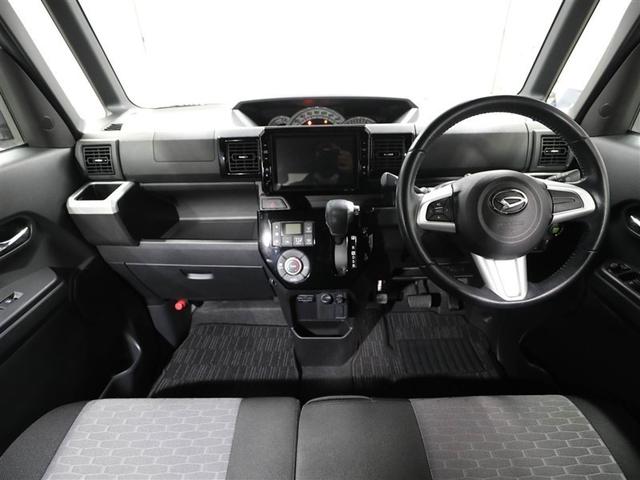 しっかりまとまった感のあるインパネ。各操作スイッチなども使いやすい位置に配置されていますよ。