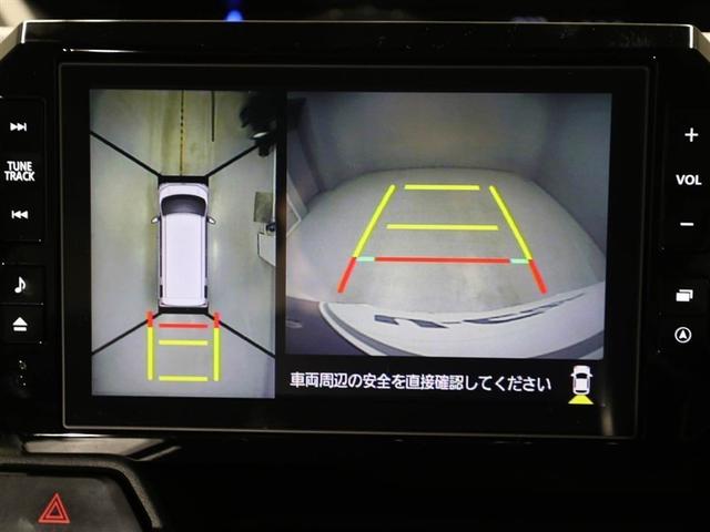 パノラミックビューモニターを装備。駐車場や交差点でクルマを真上から見るように周囲を確認できます。機能の詳細は販売店スタッフまでおたずねください。