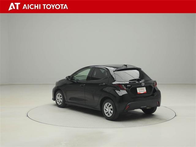 ヤリス Ｘ　ＰＣＳ　スマートキーシステム　元レンタカー　横滑り防止装置付き　ワイヤレスキー　バックガイドモニター　盗難防止　サイドエアバック　エアコン　Ｗエアバッグ　パワーウインドウ　ＥＴＣ付き　パワステ　ナビ（4枚目）