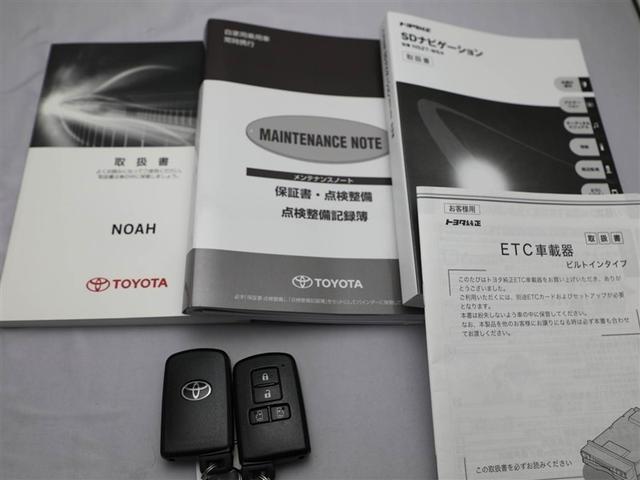 ノア Ｓｉ　横滑防止装置　地上デジタル　ＬＥＤライト　リアオートエアコン　パワーウィンドウ　ＤＶＤ再生可能　パワーステアリング　ＡＡＣ　ＥＴＣ付き　ＡＢＳ　アルミ　三列シート　ミュージックプレイヤー接続可（27枚目）