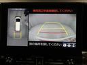 パノラミックビューモニターを装備。駐車場や交差点でクルマを真上から見るように周囲を確認できます。機能の詳細は販売店スタッフまでおたずねください。