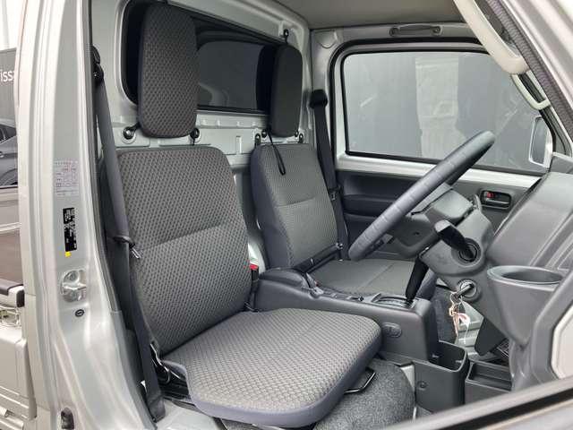 ＮＴ１００クリッパートラック ６６０　ＧＸ　４ＷＤ　パワーウィンドウ　ＥＴＣ　フォグランプ　プ　ＥＴＣ付き　切替４ＷＤ　パワーウインド　ワンオーナー車　キーレスエントリー　ＡＣ　記録簿　パワーステアリング　エアバッグ　助手席エアバック（3枚目）