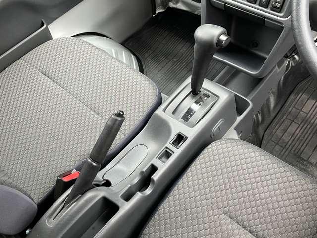 ＮＴ１００クリッパートラック ６６０　ＧＸ　４ＷＤ　パワーウィンドウ　ＥＴＣ　フォグランプ　プ　ＥＴＣ付き　切替４ＷＤ　パワーウインド　ワンオーナー車　キーレスエントリー　ＡＣ　記録簿　パワーステアリング　エアバッグ　助手席エアバック（8枚目）