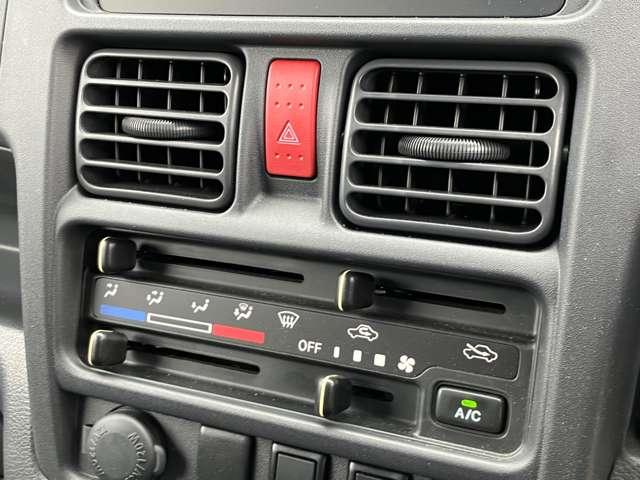 ＮＴ１００クリッパートラック ６６０　ＧＸ　４ＷＤ　パワーウィンドウ　ＥＴＣ　フォグランプ　プ　ＥＴＣ付き　切替４ＷＤ　パワーウインド　ワンオーナー車　キーレスエントリー　ＡＣ　記録簿　パワーステアリング　エアバッグ　助手席エアバック（10枚目）