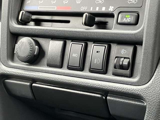 ＮＴ１００クリッパートラック ６６０　ＧＸ　４ＷＤ　パワーウィンドウ　ＥＴＣ　フォグランプ　プ　ＥＴＣ付き　切替４ＷＤ　パワーウインド　ワンオーナー車　キーレスエントリー　ＡＣ　記録簿　パワーステアリング　エアバッグ　助手席エアバック（11枚目）