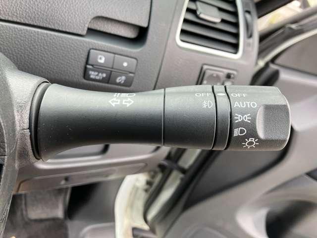 セレナ 2.0 ハイウェイスター S-HYBRID アドバンストセーフティ パッケージ クルーズコントロール エマージェンシーブ 衝突軽減B パワーステアリング ワンセグTV 車線逸脱防止 スマートキー キーフリー ETC AW ワンオーナー アイドリングストップ 記録簿 ナビTV AC ABS サイドカメラ メモリーナビ PW(8枚目)