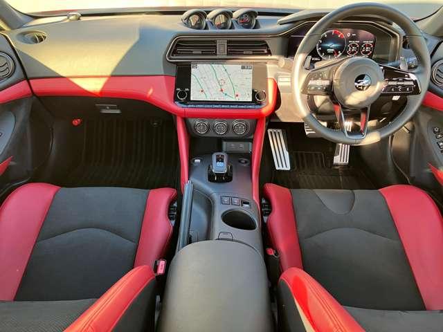 フェアレディＺ ３．０　バージョン　ＳＴ　大画面メーカーＯＰナビ　ＬＥＤヘッドライト　衝突軽減システム　レーンキープ　オートクルーズ　Ｂモニタ　盗難防止システム　ワンオーナ　アルミホイール　ＬＥＤヘッドライト　ナビＴＶ　スマートキー　ＥＴＣ　キーレス　オートエアコン　パワーステアリング（4枚目）