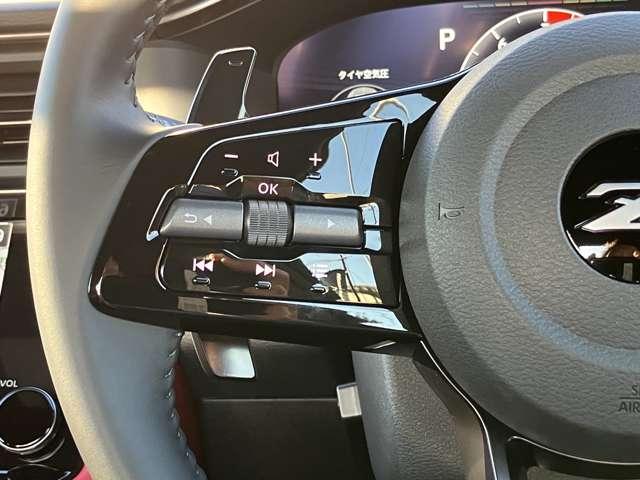 フェアレディＺ ３．０　バージョン　ＳＴ　大画面メーカーＯＰナビ　ＬＥＤヘッドライト　衝突軽減システム　レーンキープ　オートクルーズ　Ｂモニタ　盗難防止システム　ワンオーナ　アルミホイール　ＬＥＤヘッドライト　ナビＴＶ　スマートキー　ＥＴＣ　キーレス　オートエアコン　パワーステアリング（11枚目）