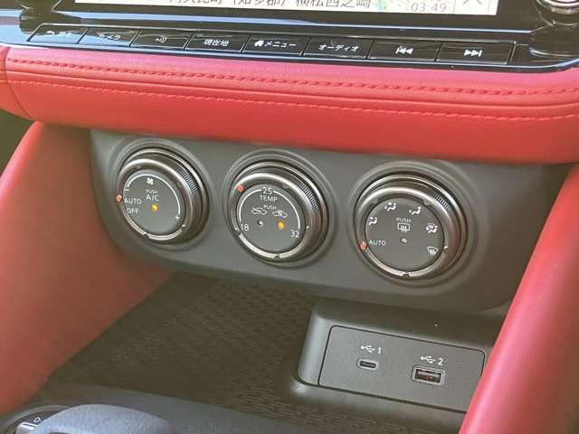 フェアレディＺ ３．０　バージョン　ＳＴ　大画面メーカーＯＰナビ　ＬＥＤヘッドライト　衝突軽減システム　レーンキープ　オートクルーズ　Ｂモニタ　盗難防止システム　ワンオーナ　アルミホイール　ＬＥＤヘッドライト　ナビＴＶ　スマートキー　ＥＴＣ　キーレス　オートエアコン　パワーステアリング（14枚目）