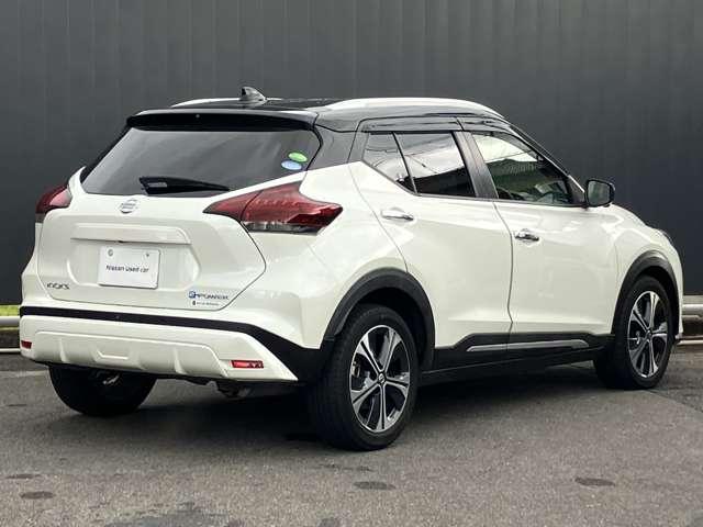 キックス １．２　Ｘ　ツートーン　インテリアエディション　（ｅ－ＰＯＷＥＲ）　プロパイロット　前後ドライブレコーダー　エマージェンシーＢ　セキュリティ　アラウンドモニター　Ｒカメラ　ＬＥＤ　ワンオーナ　エアコン　ドラレコ　スマートキー　記録簿　ＥＴＣ　メモリーナビ　サイドエアバック　ＡＷ　キーレス　寒冷地仕様　ＡＢＳ（2枚目）