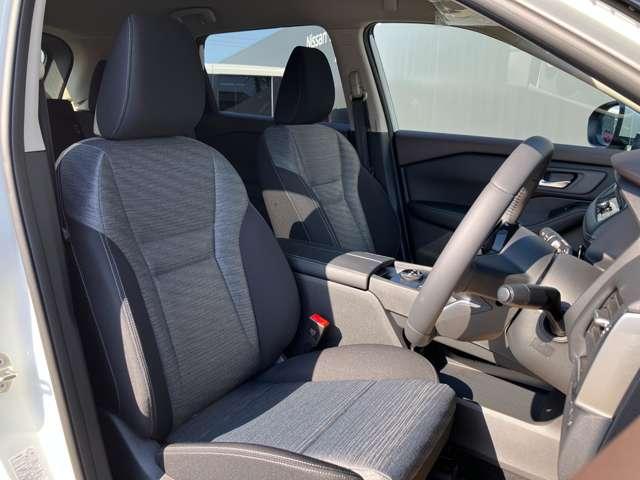 エクストレイル １．５　Ｘ　ｅ－４ＯＲＣＥ　４ＷＤ　※雹害車※プロパイロット　メーカーナビ　エマブレ　レーンキープアシスト　アダプティブクルーズコントロール　禁煙　バックモニター　ＬＥＤヘッドライト　インテリジェントキー　ＥＴＣ　４ＷＤ　寒冷地仕様　キーレスエントリー　アイドリングストップ（5枚目）