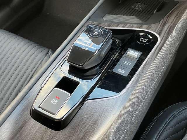 オーラ １．２　Ｇ　レザーエディション　※雹害車※　プロパイロット　エマージェン　追突防止　レーダークルーズ　車線逸脱警報装置　寒冷地仕様　ＬＥＤ　盗難防止　バックモニター　ＥＴＣ　インテリジェントキー　メモリーナビゲーション　ＡＷ　キーレスエントリー　オートエアコン　ＡＢＳ（15枚目）