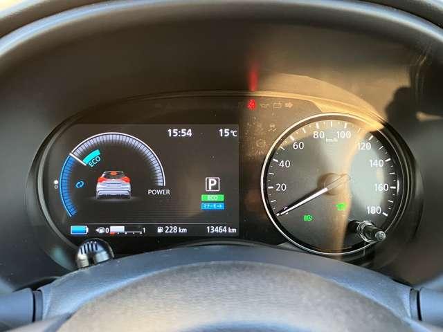 キックス １．２　Ｘ　ツートーン　インテリアエディション　（ｅ－ＰＯＷＥＲ）　※雹害車※　プロパイロット　エマージェン　レーダークルーズ　被害軽減ブレーキ　ＬＥＤヘッドライト　アラウンドビューモニター　インテリジェントキー　ドラレコ　ＥＴＣ　メモリ－ナビ　エアコン　パワステ　キーレス　パワーウィンドウ　ＡＢＳ　車線逸脱（5枚目）