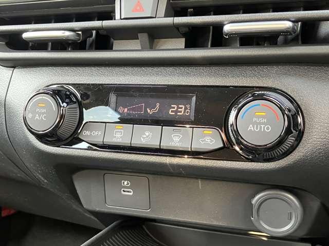 オーラ １．２　Ｇ　※雹害車※　エマージェンシーブレーキ　踏　自動（被害軽減）ブレーキ　ＬＥＤ　ＬＫＡ　サイドカメラ　カーテンエアバッグ　アルミホイール　インテリジェントキー　パワーウィンドウ　フルオートエアコン　キーレスエントリー　バックモニター　エアバッグ（11枚目）