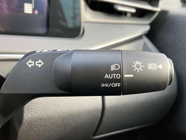 ノート 1.2 X ※雹害車※ オーディオレス リアカメラ 衝突被害軽減ブレ-キ 全方位カメラ 禁煙車 レーンアシスト インテリジェントキー ワンオーナー アイドリングストップ 盗難防止システム サイドカーテンエアバック サイドカメラ キーレス(8枚目)