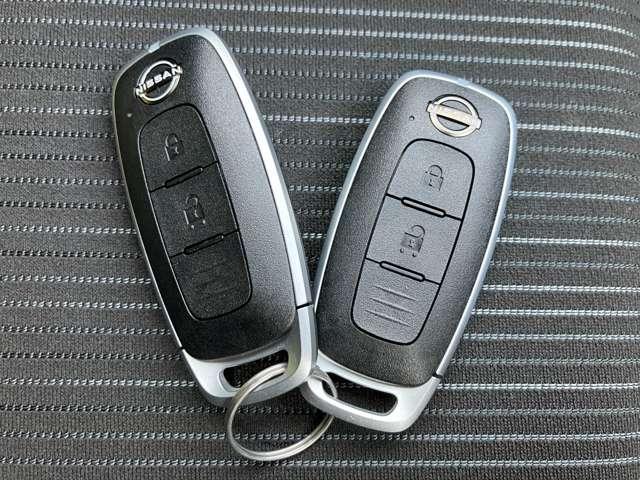 ノート 1.2 X ※雹害車※ オーディオレス リアカメラ 衝突被害軽減ブレ-キ 全方位カメラ 禁煙車 レーンアシスト インテリジェントキー ワンオーナー アイドリングストップ 盗難防止システム サイドカーテンエアバック サイドカメラ キーレス(18枚目)