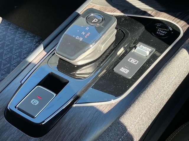 オーラ １．２　Ｇ　※雹害車※　プロパイロット　純正メーカー　自動（被害軽減）ブレーキ　ＬＥＤ　ＬＫＡ　サイドカメラ　ＥＴＣ　ドライブレコーダー　カーテンエアバッグ　アルミホイール　インテリジェントキー　パワーウィンドウ　フルオートエアコン　キーレスエントリー（9枚目）