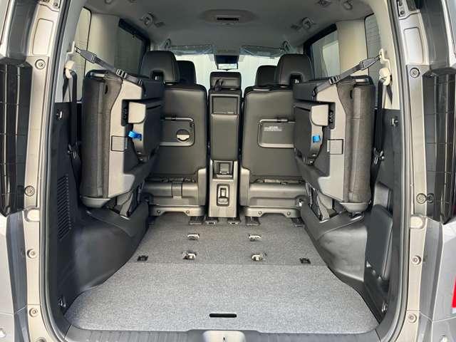 セレナ ２．０　ハイウェイスターＶ　※雹害車※プロパイロット　Ｗ電動スライド　レーダークルコン　レーンアシスト　ＬＥＤランプ　ＥＴＣ装備　カーテンエアバッグ　アルミホイール　キーフリー　メモリ－ナビ　ナビＴＶ　エアコン　ドラレコ　ワンセグＴＶ　バックカメラ　禁煙（17枚目）