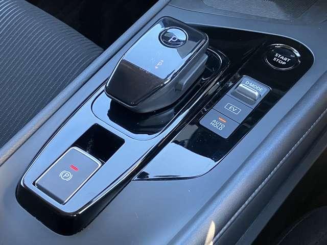 ノート １．２　Ｘ　純正メーカーナビ　全周囲カメラ　ＥＴＣ　ＬＥＤ　リアカメラ　衝突被害軽減ブレ－キ　全方位カメラ　ＥＴＣ付　ＬＥＤヘッドライト　レーンアシスト　インテリジェントキー　ワンオーナー　ドラレコ　整備記録簿　盗難防止システム　ワンセグＴＶ　ＴＶナビ　ＡＢＳ（11枚目）