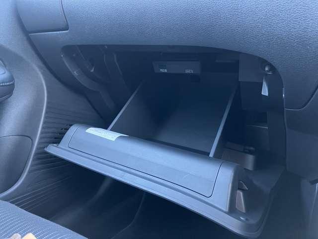 ノート １．２　Ｘ　純正メーカーナビ　全周囲カメラ　ＥＴＣ　ＬＥＤ　リアカメラ　衝突被害軽減ブレ－キ　全方位カメラ　ＥＴＣ付　ＬＥＤヘッドライト　レーンアシスト　インテリジェントキー　ワンオーナー　ドラレコ　整備記録簿　盗難防止システム　ワンセグＴＶ　ＴＶナビ　ＡＢＳ（12枚目）