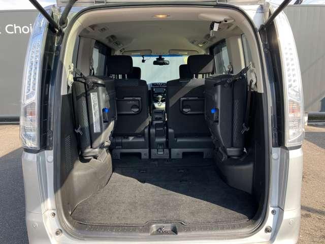 セレナ ２．０　２０Ｘ　Ｖセレクション＋Ｓａｆｅｔｙ　Ｓ－ＨＹＢＲＩ　純正ナビ　アラウンドビューモニター　三列シート　地デジＴＶ　全周囲モニタ　盗難防止装置　１オナ　ウォークスルー　両側パワースライドドア　クルコン　レーンキープアシスト　インテリキー　ナビＴＶ　ＥＴＣ（18枚目）