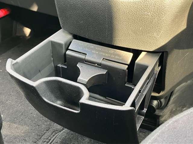 セレナ ２．０　２０Ｘ　Ｖセレクション＋Ｓａｆｅｔｙ　Ｓ－ＨＹＢＲＩ　純正ナビ　アラウンドビューモニター　三列シート　地デジＴＶ　全周囲モニタ　盗難防止装置　１オナ　ウォークスルー　両側パワースライドドア　クルコン　レーンキープアシスト　インテリキー　ナビＴＶ　ＥＴＣ（30枚目）