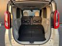 後席を倒せばさらに広いスペースの出来上がり♪長い荷物も載せやすくなります！