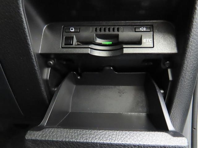 ノア Ｘ　ナビ＆ＴＶ　両側電動スライド　メモリーナビ　ワンセグ　バックカメラ　衝突被害軽減システム　ＥＴＣ　３列シート　スマートキー　ＬＥＤヘッドランプ　ウオークスルー　乗車定員７人　アイドリングストップ　ＣＤ（17枚目）