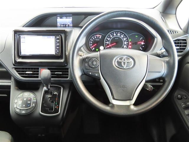 ノア Ｘ　ナビ＆ＴＶ　両側電動スライド　メモリーナビ　ワンセグ　バックカメラ　衝突被害軽減システム　ＥＴＣ　３列シート　スマートキー　ＬＥＤヘッドランプ　ウオークスルー　乗車定員７人　アイドリングストップ　ＣＤ（30枚目）