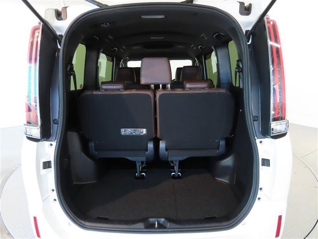 エスクァイア ハイブリッドＧｉ　プレミアムパッケージ　ハイブリッド　ナビ＆ＴＶ　両側電動スライド　メモリーナビ　フルセグ　バックカメラ　ＤＶＤ再生　衝突被害軽減システム　ＥＴＣ　３列シート　スマートキー　ＬＥＤヘッドランプ　乗車定員７人　キーレス　ＣＤ（8枚目）