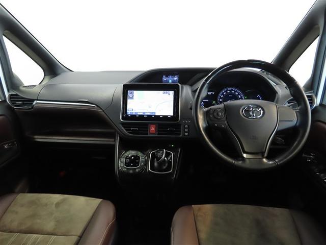 エスクァイア ハイブリッドＧｉ　プレミアムパッケージ　ハイブリッド　ナビ＆ＴＶ　両側電動スライド　メモリーナビ　フルセグ　バックカメラ　ＤＶＤ再生　衝突被害軽減システム　ＥＴＣ　３列シート　スマートキー　ＬＥＤヘッドランプ　乗車定員７人　キーレス　ＣＤ（12枚目）