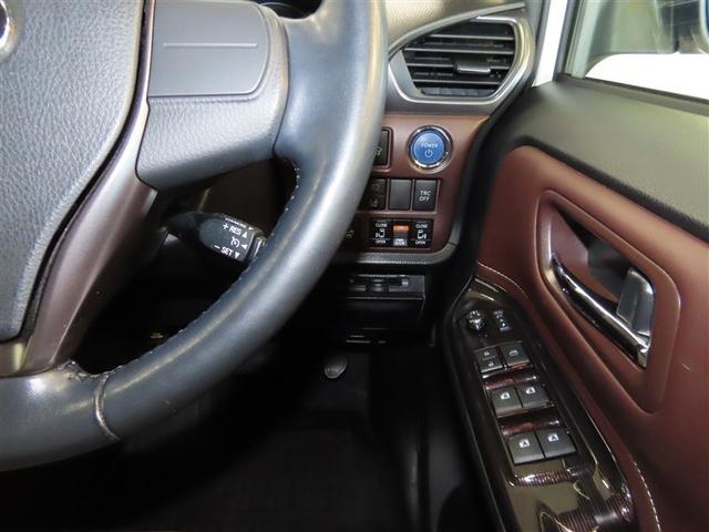 エスクァイア ハイブリッドＧｉ　プレミアムパッケージ　ハイブリッド　ナビ＆ＴＶ　両側電動スライド　メモリーナビ　フルセグ　バックカメラ　ＤＶＤ再生　衝突被害軽減システム　ＥＴＣ　３列シート　スマートキー　ＬＥＤヘッドランプ　乗車定員７人　キーレス　ＣＤ（16枚目）