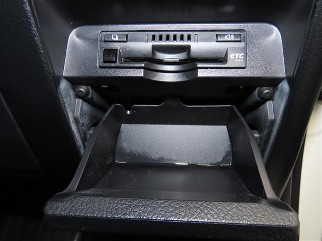 エスクァイア ハイブリッドＧｉ　プレミアムパッケージ　ハイブリッド　ナビ＆ＴＶ　両側電動スライド　メモリーナビ　フルセグ　バックカメラ　ＤＶＤ再生　衝突被害軽減システム　ＥＴＣ　３列シート　スマートキー　ＬＥＤヘッドランプ　乗車定員７人　キーレス　ＣＤ（17枚目）